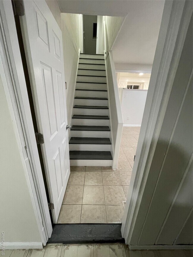 Building Photo - 6 Wishing Ln