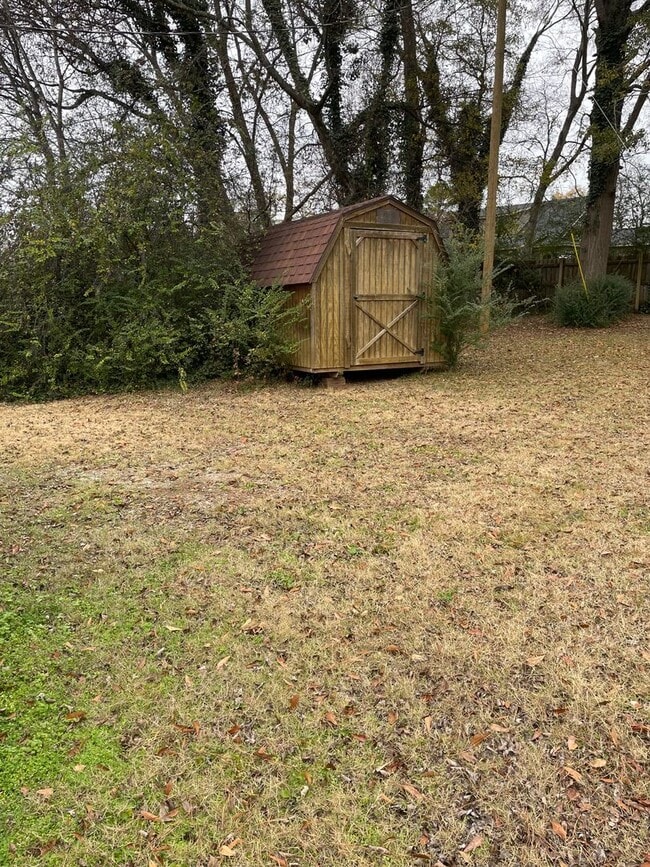 Building Photo - Adorable 2 Bedroom 1 Bath Home