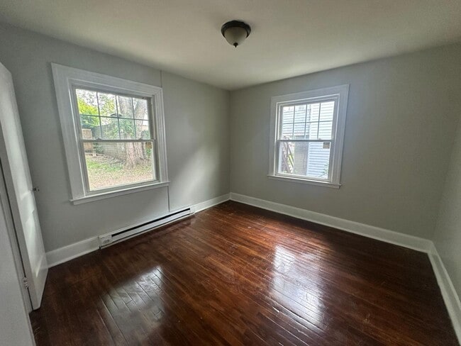 Building Photo - Updated 3 bedroom 1 bath single family home