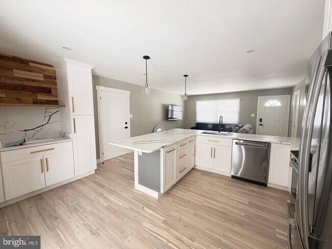 Building Photo - 13223 Hawthorn Ln