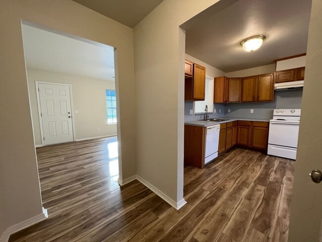 Building Photo - GEOTHERMAL Heat and Air! 3 Bedroom/2 Bathroom with attached 2 Car Garage