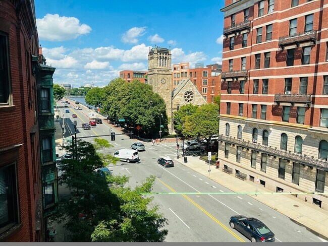Building Photo - 31 Massachusetts Ave