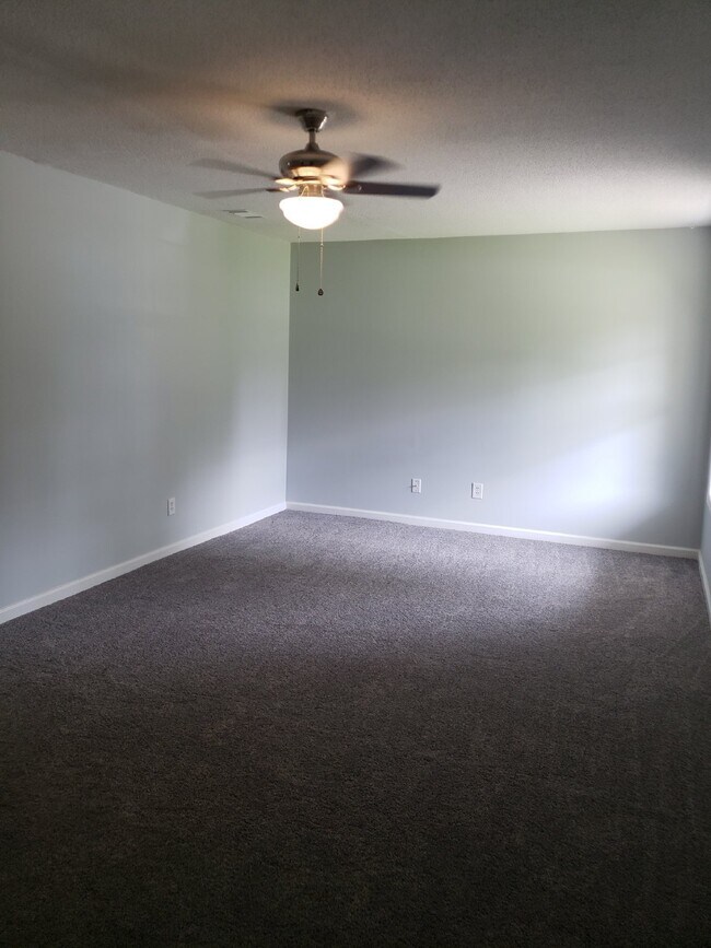 Building Photo - House for Rent