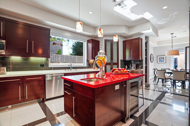 Large island - 841 N Crescent Heights Blvd