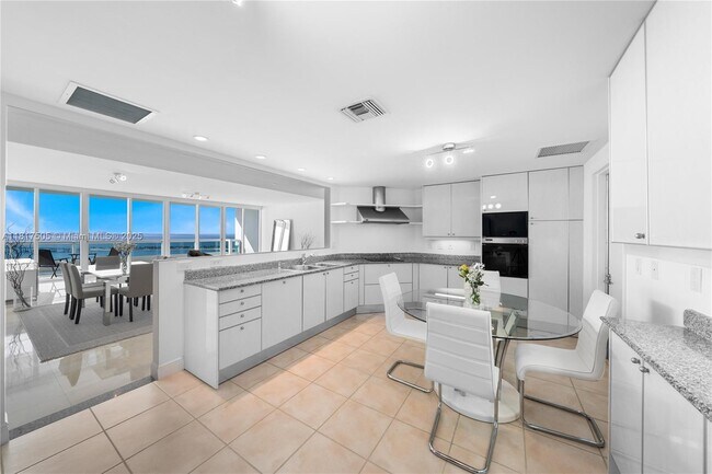 Building Photo - 1643 Brickell Ave