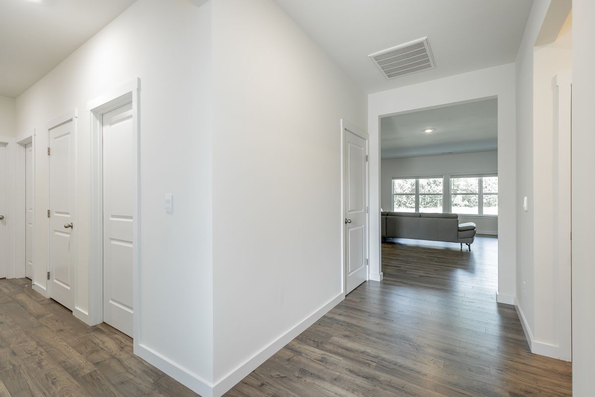 Building Photo - 10815 Upland Dr