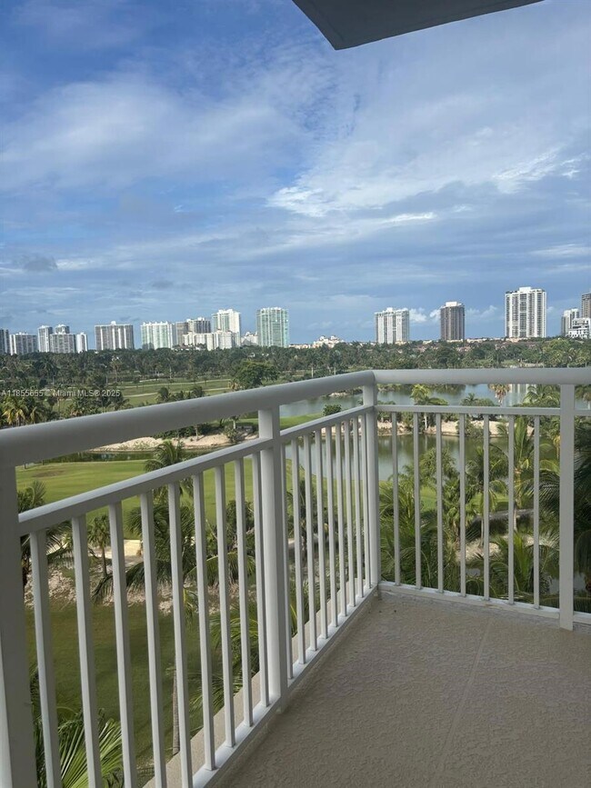 Building Photo - 19501 W Country Club Dr