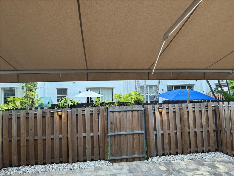 Building Photo - 7862 NW 109th Path