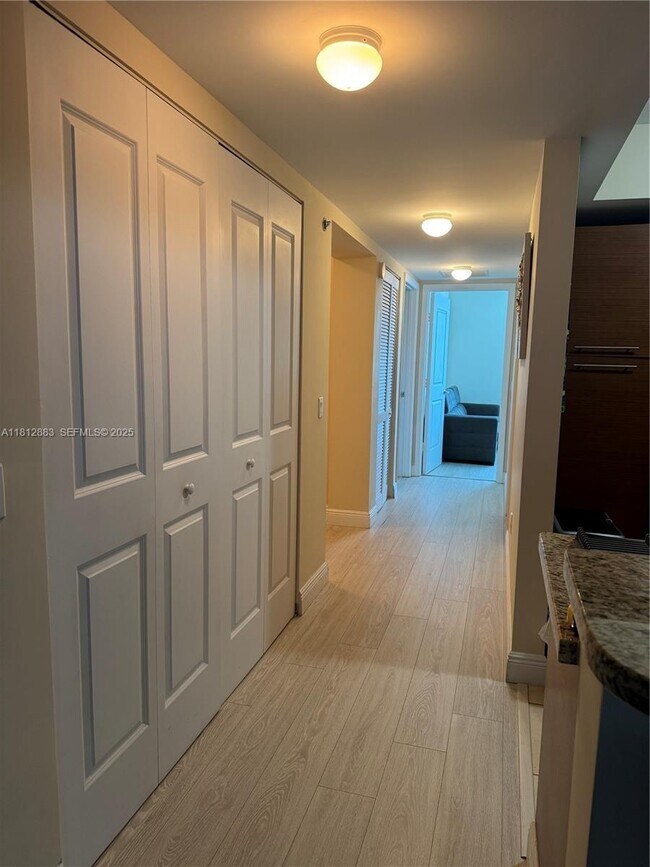 Building Photo - 2641 N Flamingo Rd