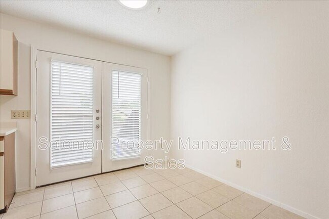 Building Photo - 1015 E Yager Ln
