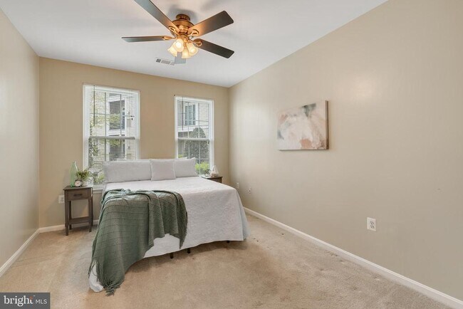 Building Photo - 2465 Army Navy Dr