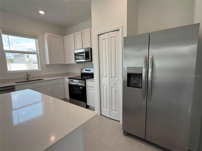 Building Photo - 2747 Skyline Lp