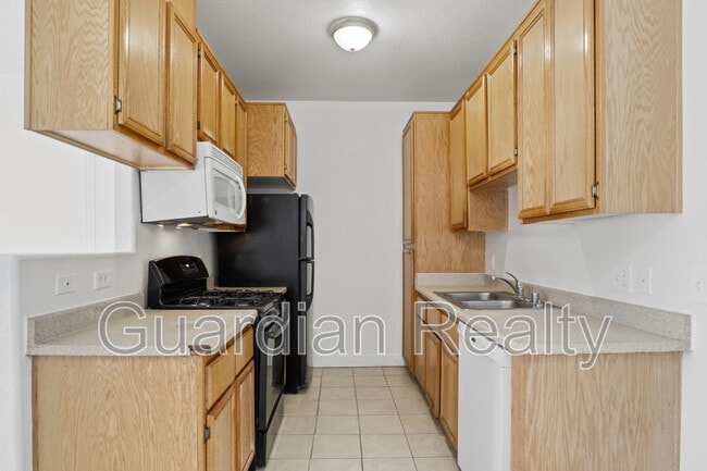 Building Photo - 4730 E Craig Rd