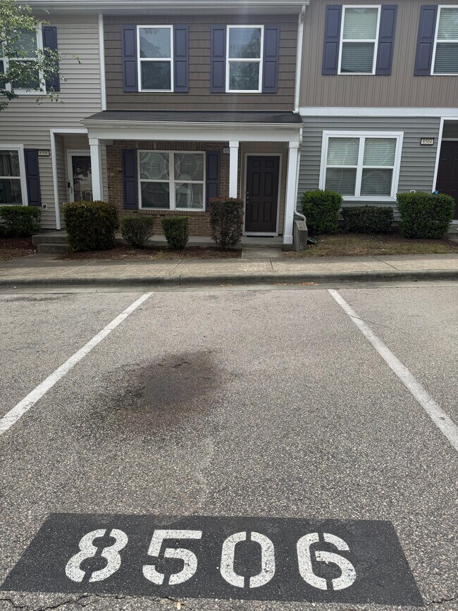 Building Photo - 8506 Quarton Dr