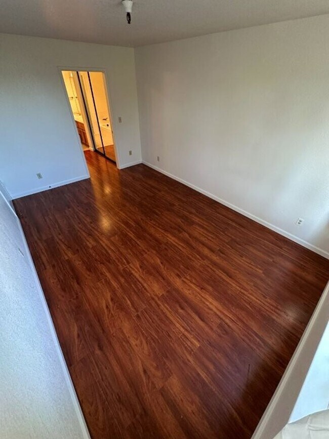 Building Photo - Nor Cal Realty, Inc - 2 bedroom 1.5 bath c...