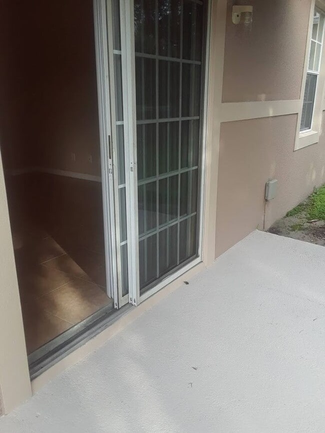 Building Photo - Must see beautiful 3 bedrooms and 2.5 Bath...
