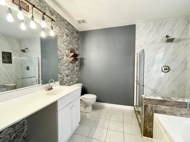 Building Photo - Lovely One Story Home