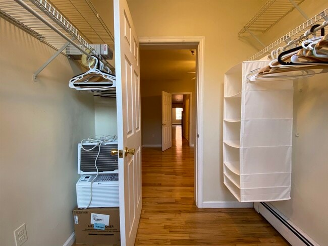 Building Photo - 218 Willow Ave