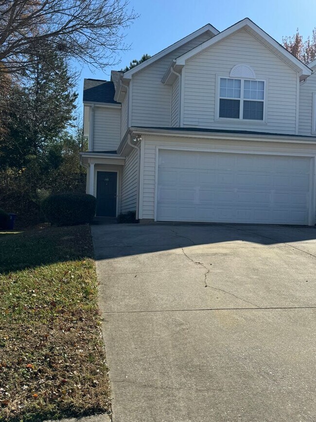 Building Photo - 141 Springwood Ln