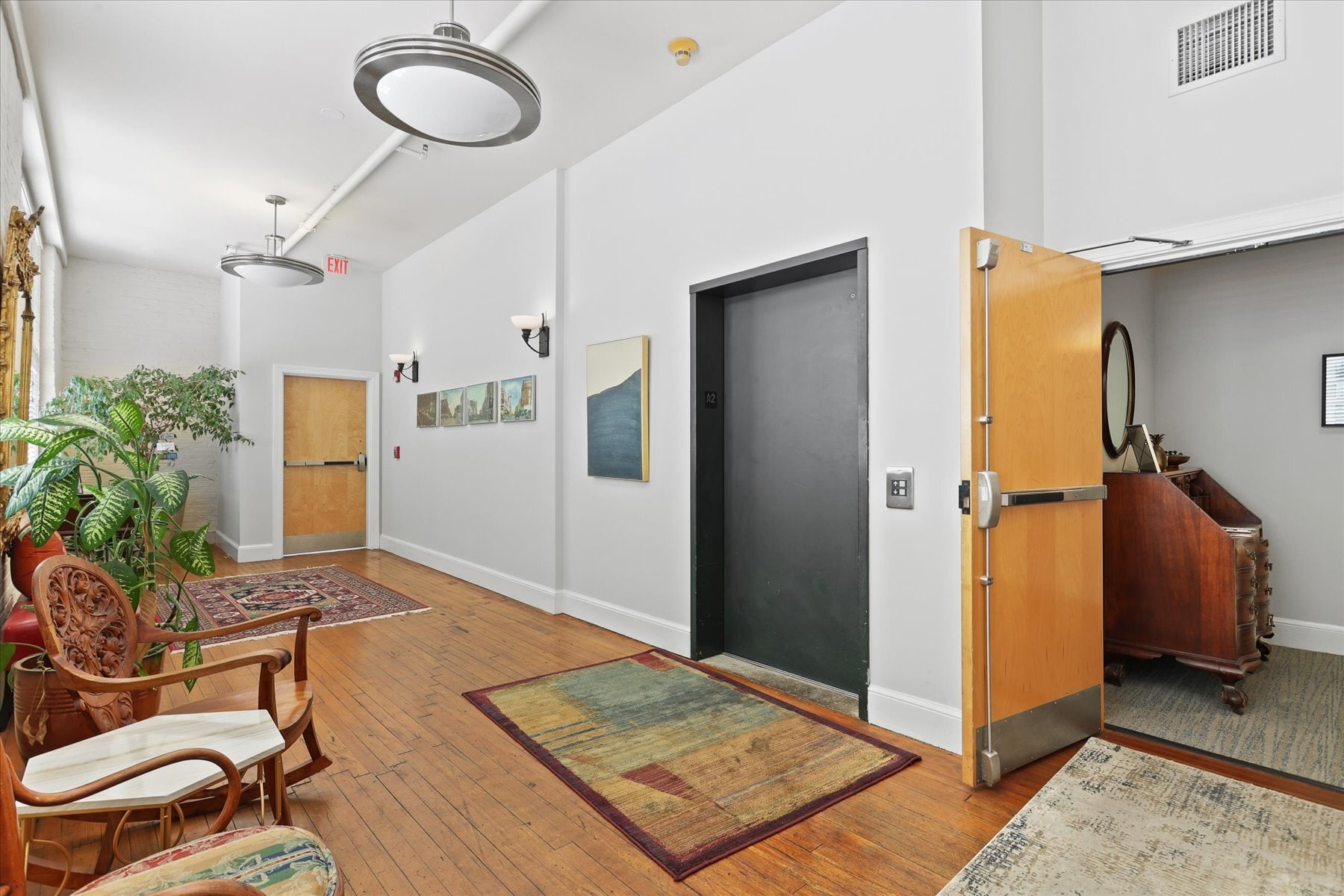 Building Photo - 122 W Broughton St