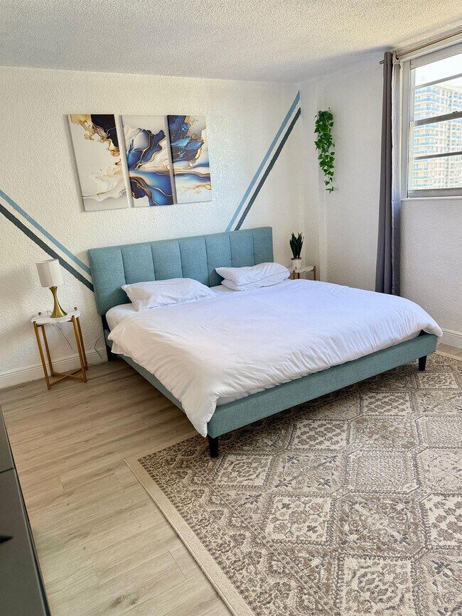 Building Photo - 4001 S Ocean Dr