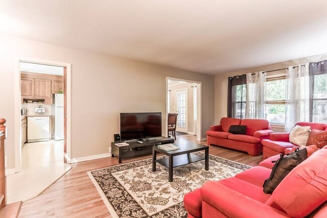 Building Photo - Beautiful 3 Bed Ranch Home with Finished B...