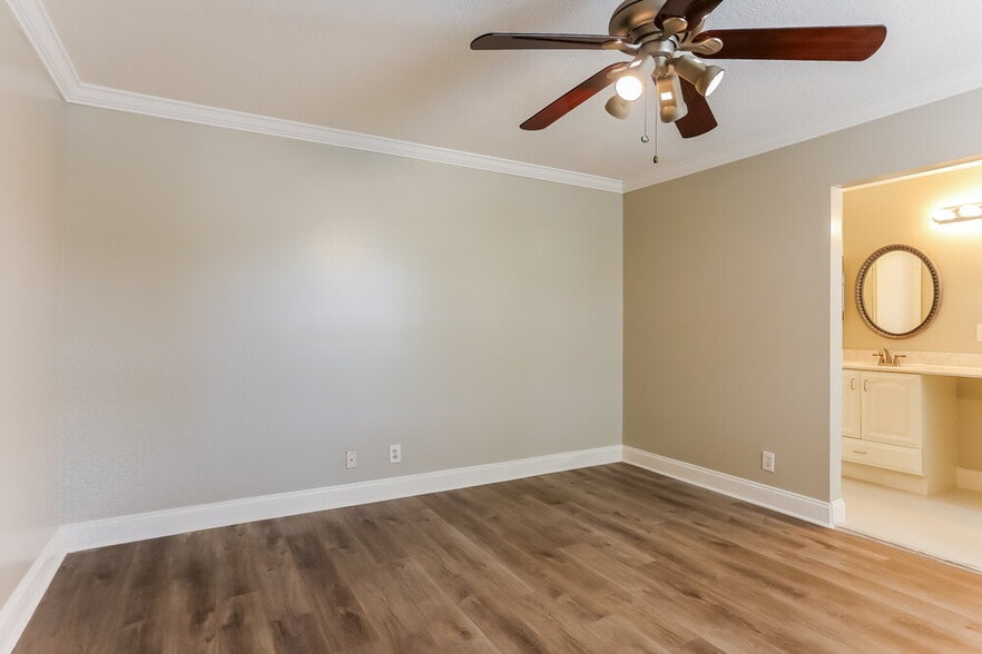 Building Photo - 6031 NW 42nd Way