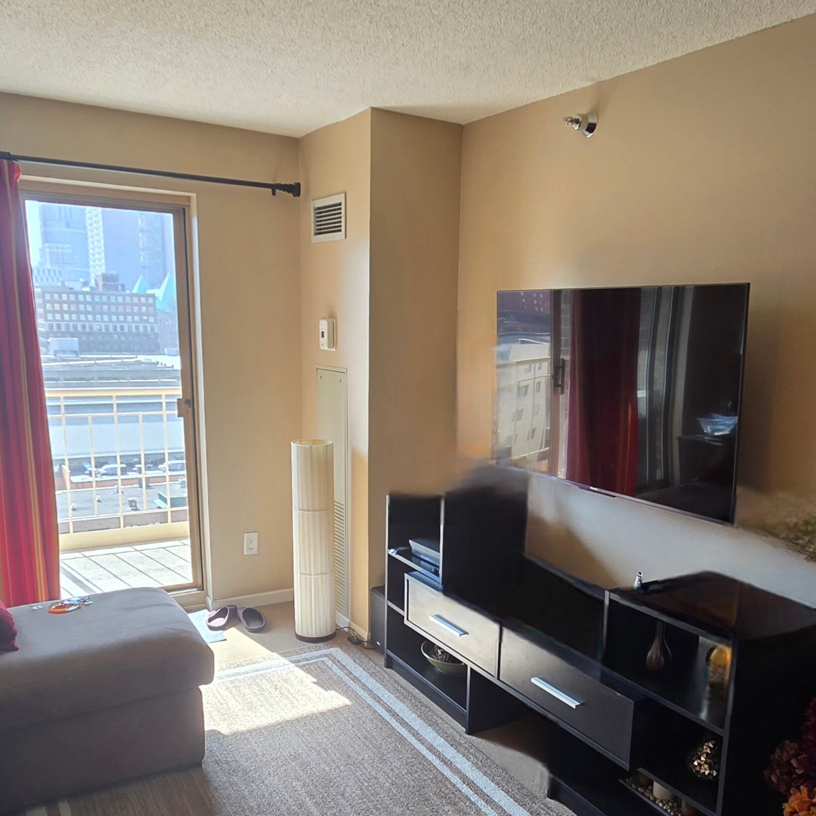 Living room - 401 S 1st St