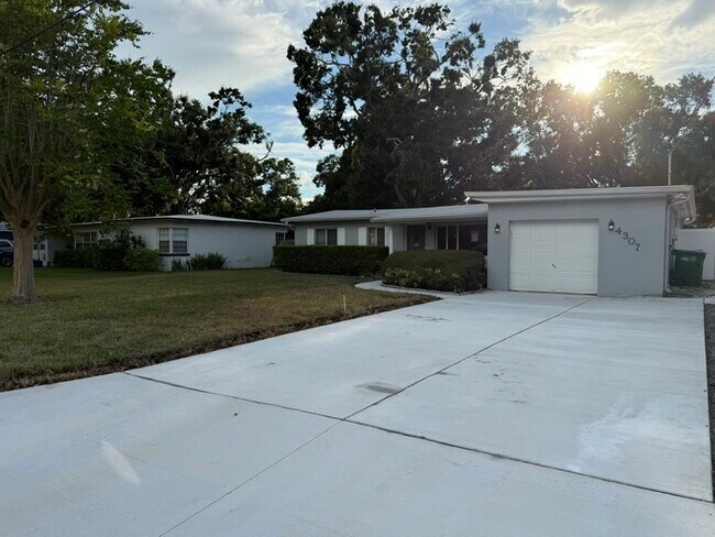 Building Photo - 4307 S Thatcher Ave