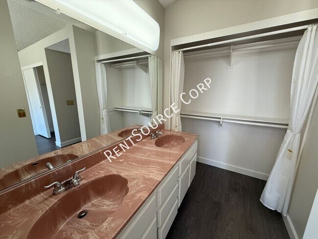 Building Photo - 44249 Halcom Ave