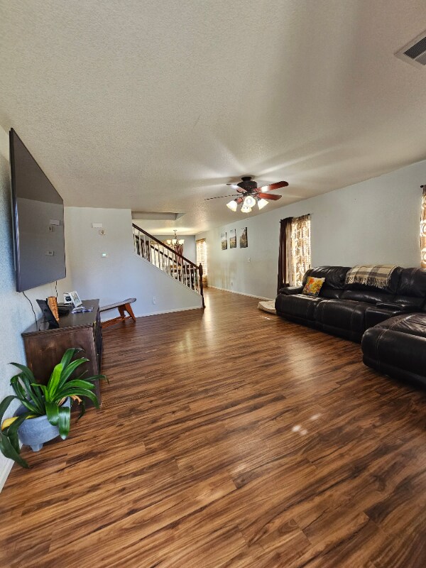 Building Photo - 9585 Castle Oaks Dr