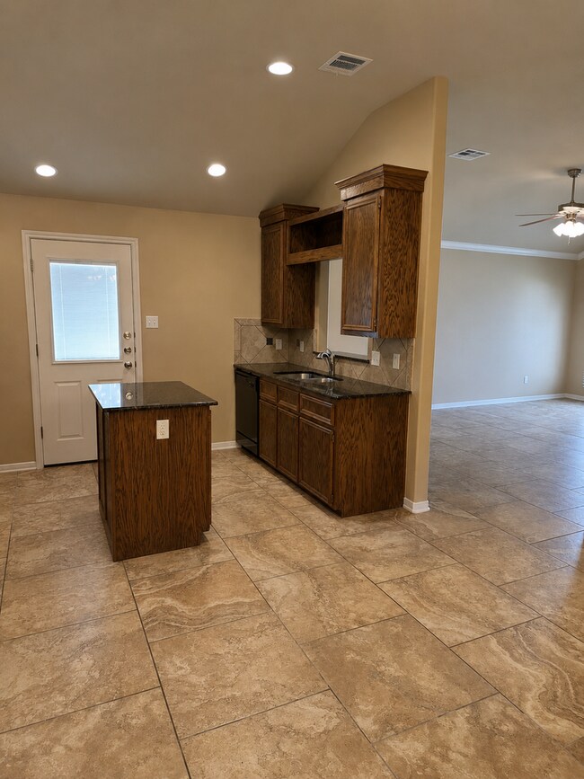 Building Photo - Gorgeous 2 bed/2 bath near Bunny Trail in Killeen!