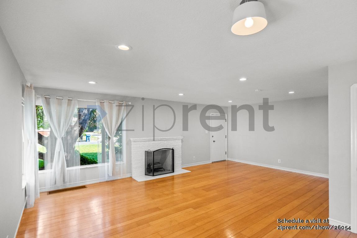 Building Photo - 3645 Mosswood Dr