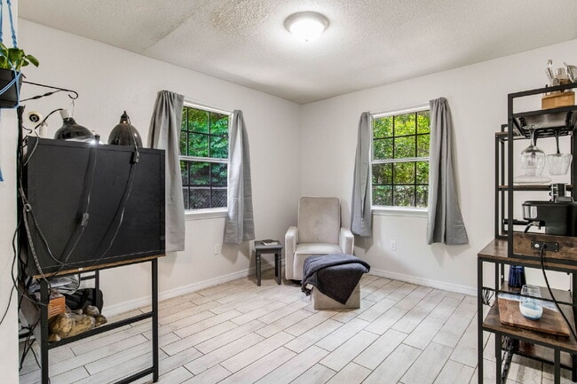 Building Photo - Move-in ready 3-bedroom, 1-bath cottage