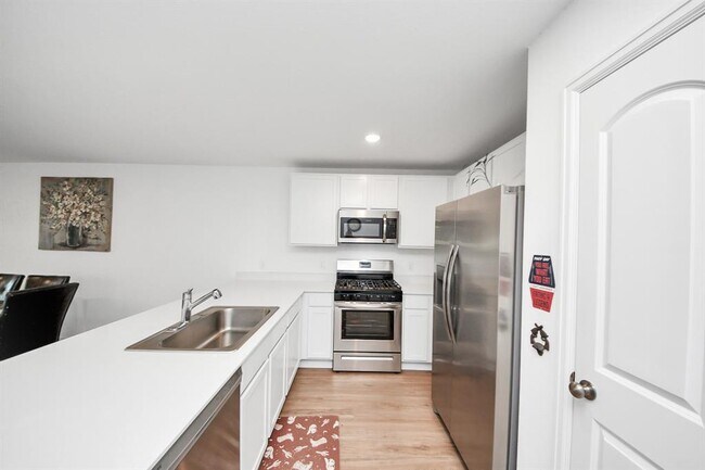 Building Photo - 7319 Clover Chase Dr