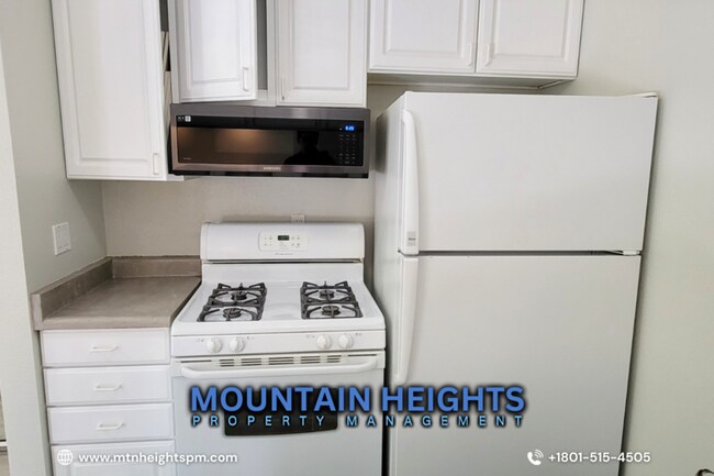 Building Photo - 450 E Creekside Cir