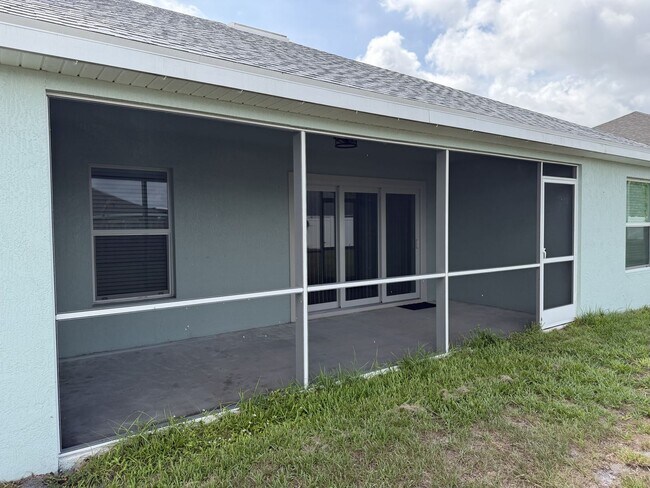 Building Photo - 4634 SW Athena Dr