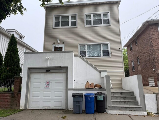 Building Photo - 1114 Wilcox Ave