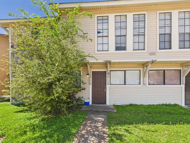 Building Photo - 1108 Welsh Ave