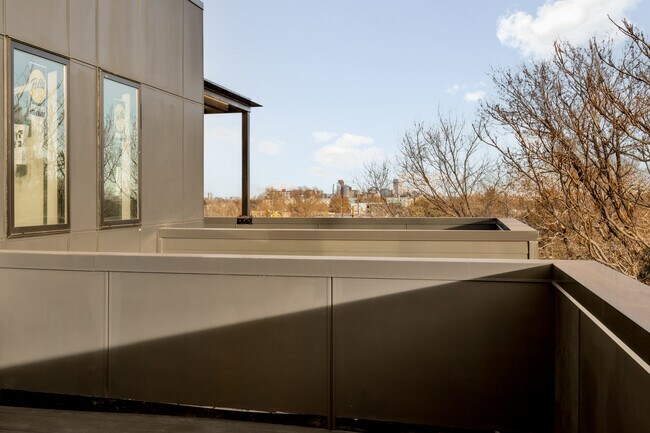 Building Photo - 1390 Pierce St