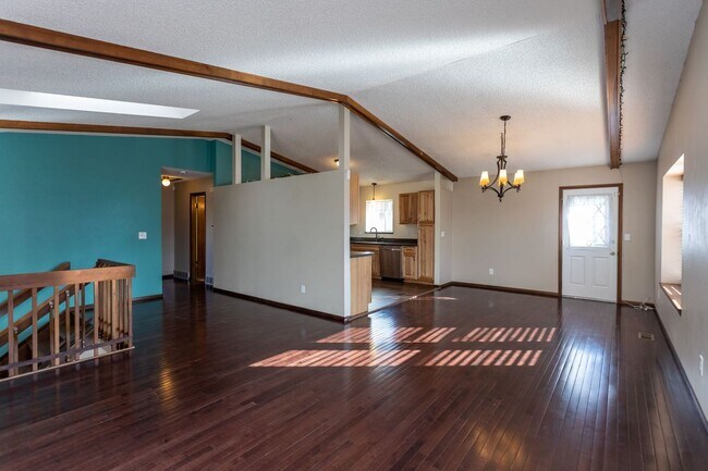 Building Photo - 7673 Safari Cir