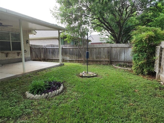 Building Photo - 2600 Willow Way