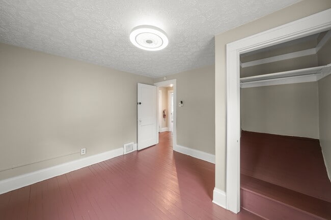 Building Photo - 114 Linden Rd