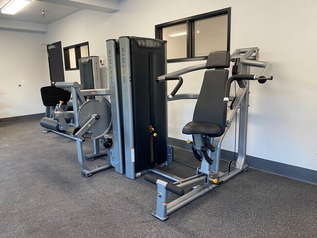 Building Photo - 1 bed 1 bath in renovated complex! This unit will go FAST