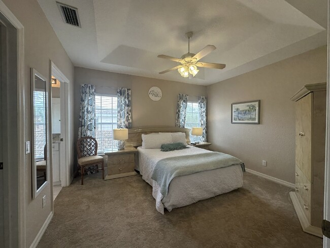 Building Photo - "Charming 2-Bed, 2-Bath Furnished Condo Oa...