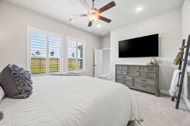 Building Photo - 2102 Clearwater Way