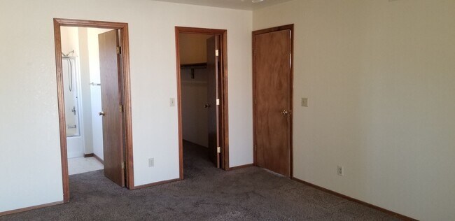 Building Photo - 3181 Sombrero Dr
