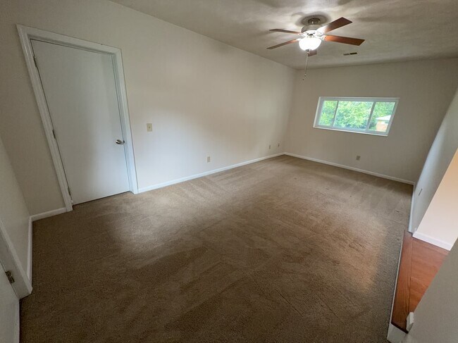 Building Photo - 8221 Sunburst Dr