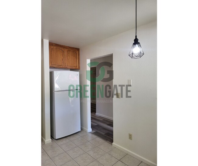 Building Photo - 700 W Roseburg Ave