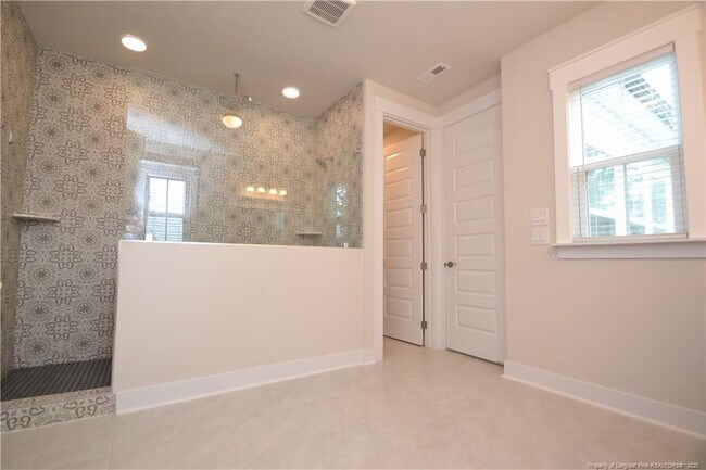 Building Photo - 544 Basin Hl Dr